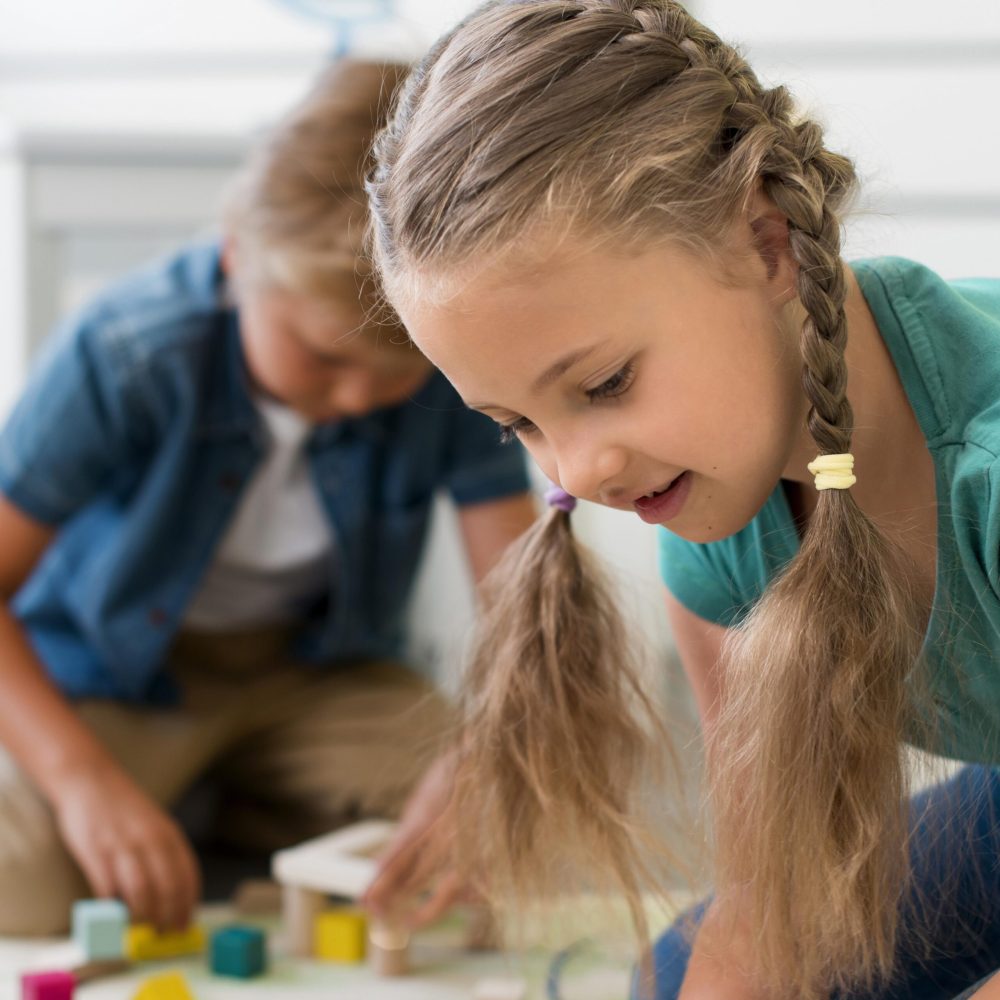 dzieci-bawiace-sie-w-przedszkolu